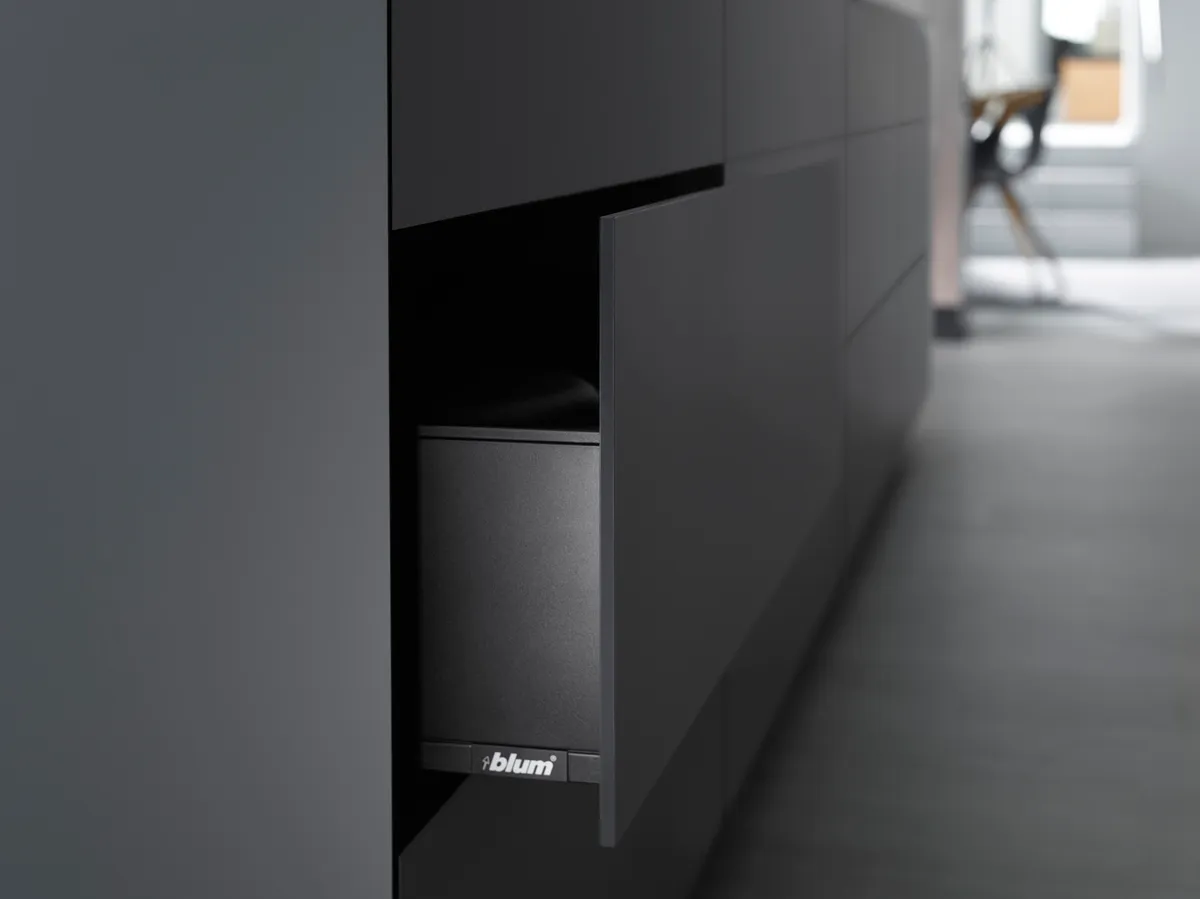 Fronturi subţiri - LEGRABOX pure în bucătărie