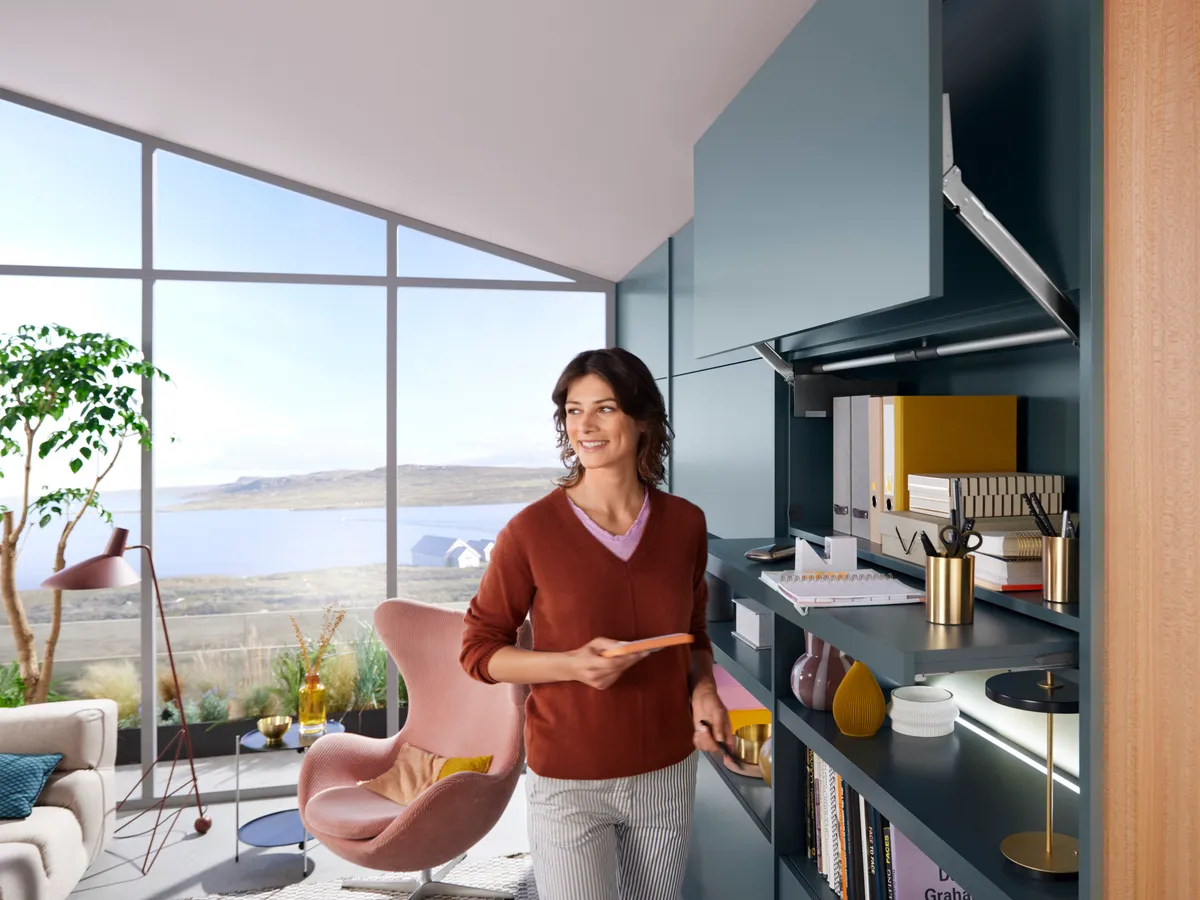 AVENTOS HL top – suprafaţă ascunsă a biroului