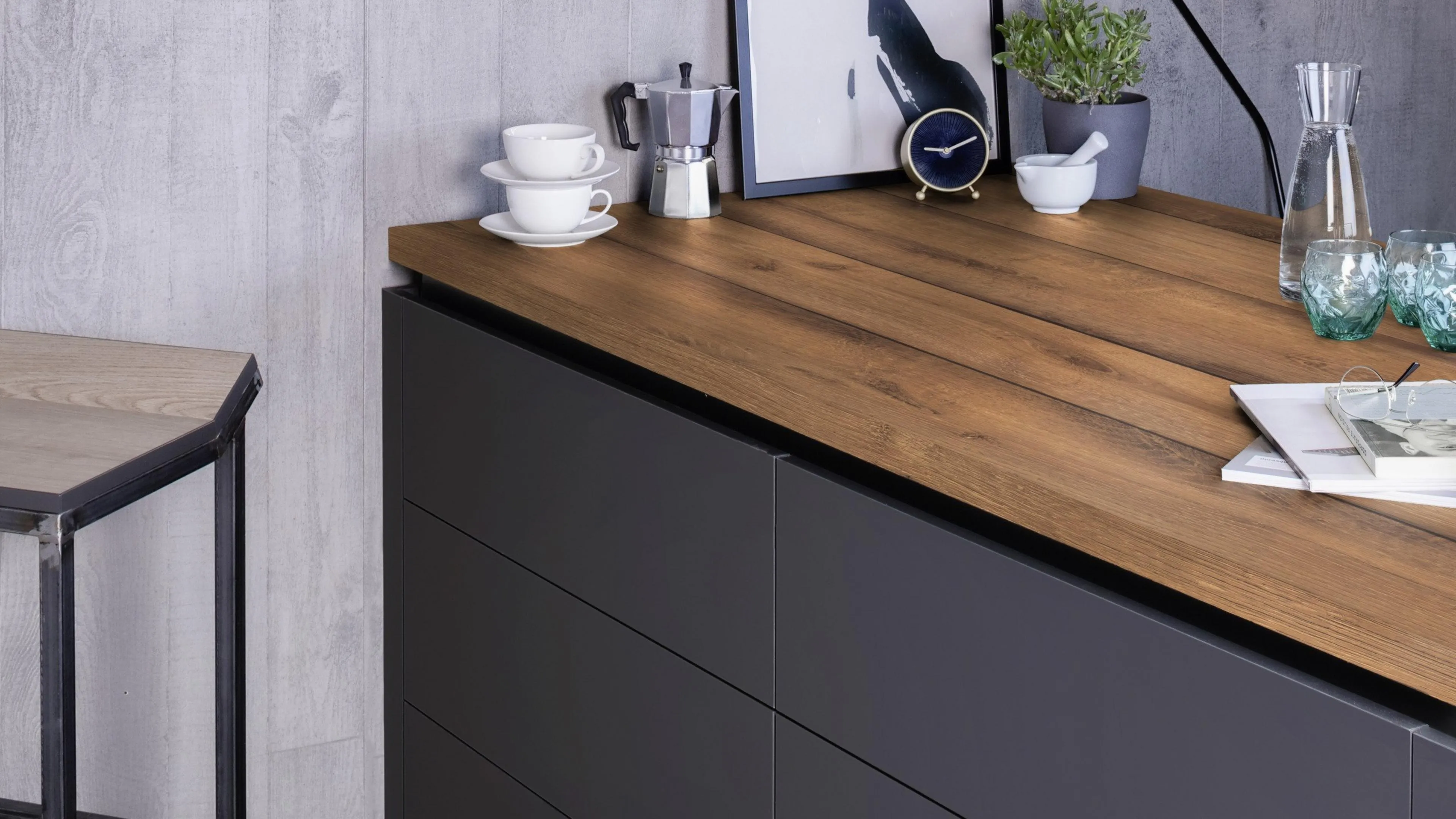 Oak Antique Expressive